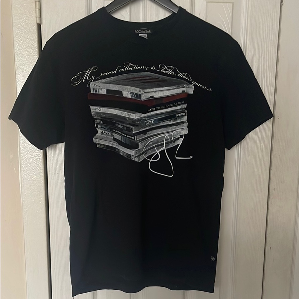Rocawear “My Record Collection Is Better Than Yours” T-Shirt Size Medium In Blk